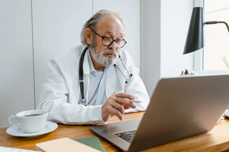 Badanie kontrolne pracownika po L4 i powrót do pracy – co należy wiedzieć?